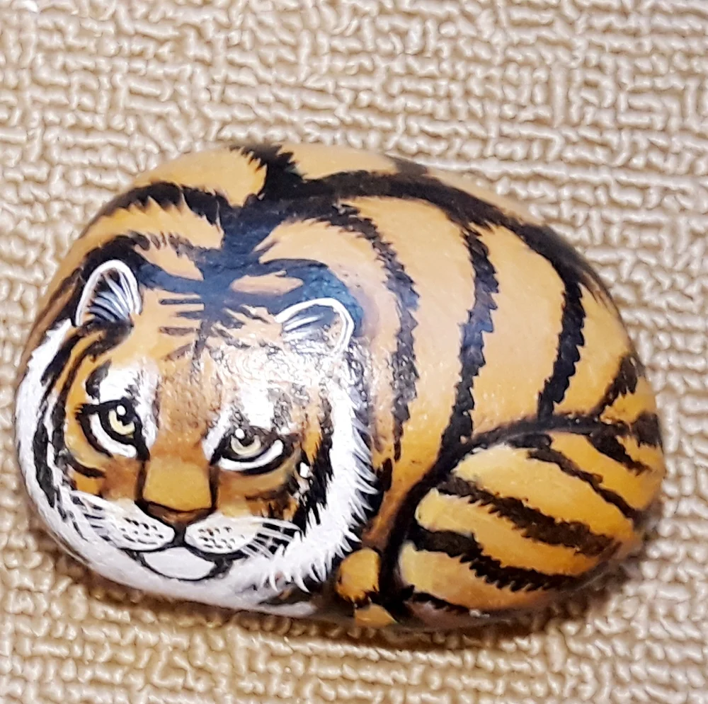 Hand Painted Tiger on Rock Signed by Artist / 3" Decorated Rock Art - Picture 8 of 12